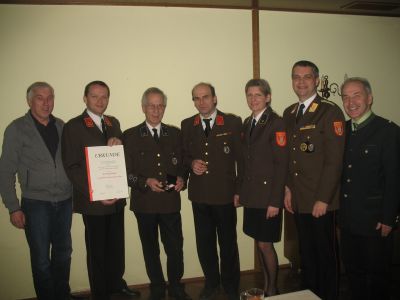 Die Verleihung des Ehrenzeichens der Stadtgemeinde Neulengbach an EV Franz Köberl
v.l.n.r.: Bürgermeister Franz Wohlmuth, Mario Pfeiffer, EV Franz Köberl, Johann Rath, Andrea Triebenbacher, Abschnittskommandant BR Georg Schröder, Vizebürgermeister Rudolf Teix