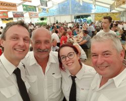 (v.l.n.r.) Ehrenverwaltungsinspektor Christian Pfeiffer (Unterwolfsbach), Ehrenkommandant Franz Gruber (Thalheim), Oberbrandinspektor Iris Rath (Unterwolfsbach), Kommandant Willy Eigner (Thalheim)