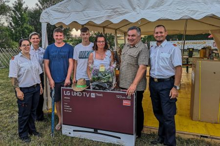Die Gewinner des dritten Preises erhielten einen Fernseher, zur Verfügung gestellt von der Fa. Schmied und Fellmann.
