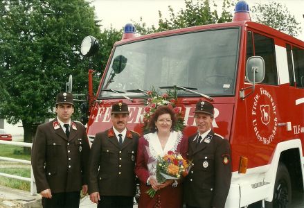 Die Weihe des alten TLF 4000.
(v.l.n.r): Johann Rath, Josef Hössinger, Manuela Fußthaler (in Vertretung der Fahrzeugpatin Fr. Elfriede Steinberger), Franz Köberl